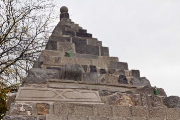 RimskaLJ_piramida